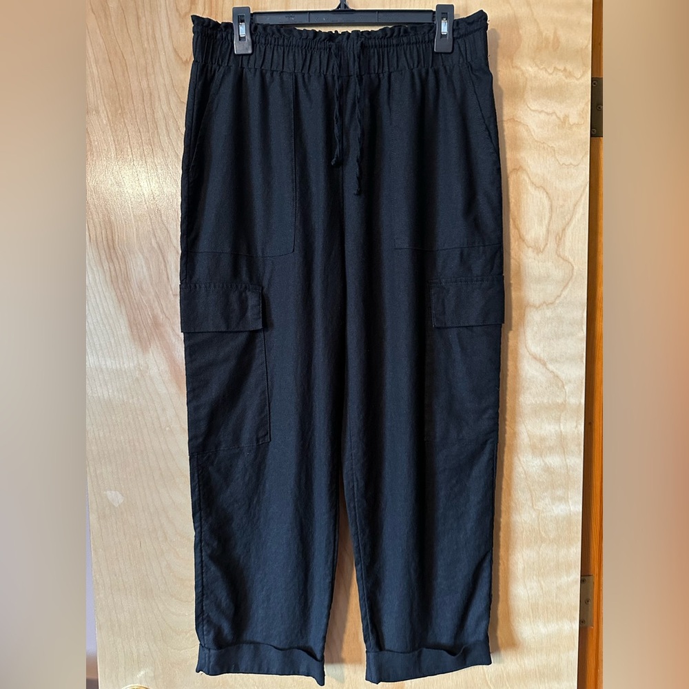 Time and Tru Women’s Linen Blend Cropped Cargo Pants